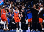 开云体育官网-雄鹿在主场惊险逆转黄蜂，取得十连胜的简单介绍