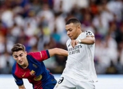 开云体育-巴塞罗那紧随皇马，争夺西甲冠军