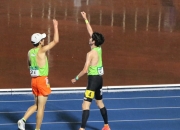 开云体育-顽强拼搏！选手冲刺终点线，差距微弱