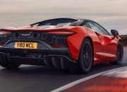 开云官网-迈凯伦碾压阿斯顿马丁，皮亚斯特里扛起全队