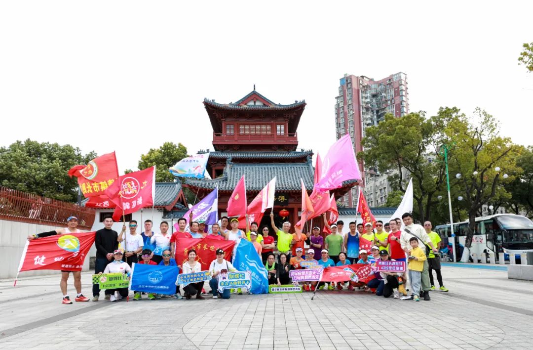 2025九江马拉松开跑2万名中外跑者竞速庐山脚下的简单介绍