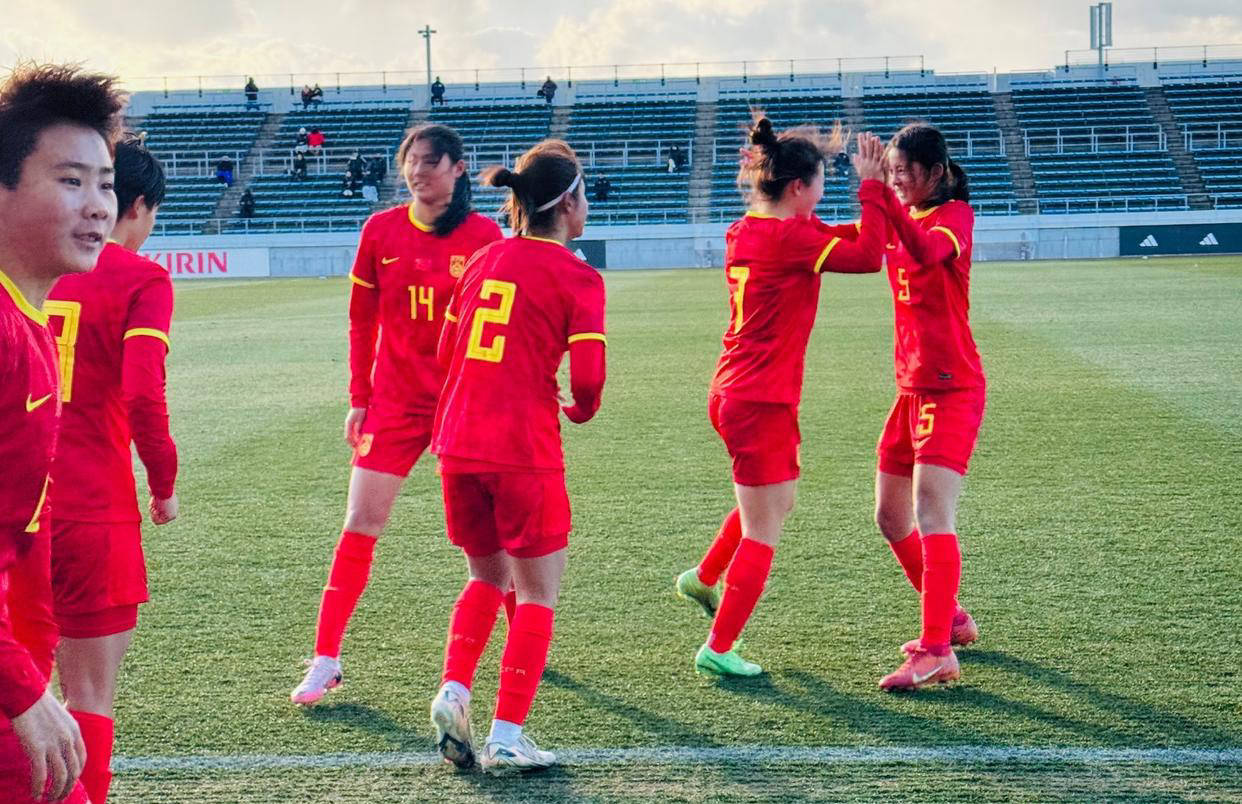 关于国际足球赛场上,女队员实现亮眼表现的信息 关于国际足球赛场上,女队员实现亮眼表现的信息