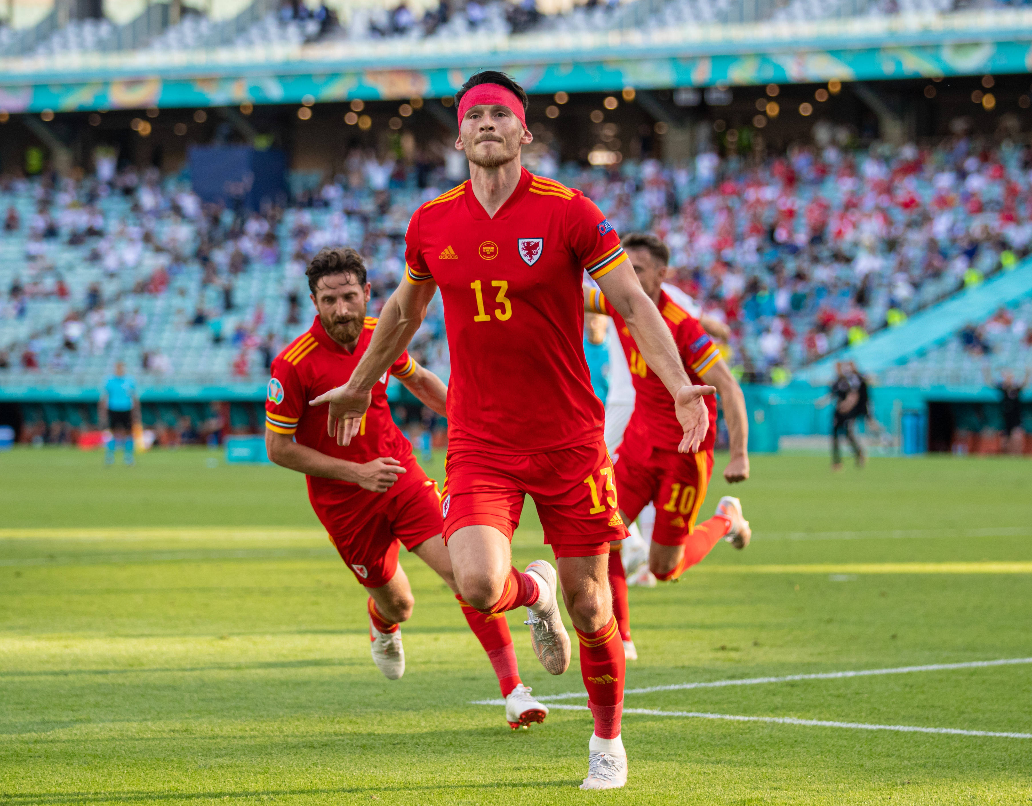 包含欧洲杯预选赛场上激战,球员负气奋战的词条 包含欧洲杯预选赛场上激战,球员负气奋战的词条