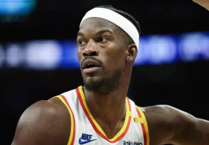 惊险一幕！球员在比赛中展现出色个人能力的简单介绍