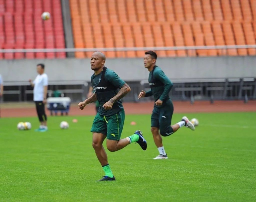 关于绿城坚决拼搏，与深圳佳兆业赛场对抗的信息