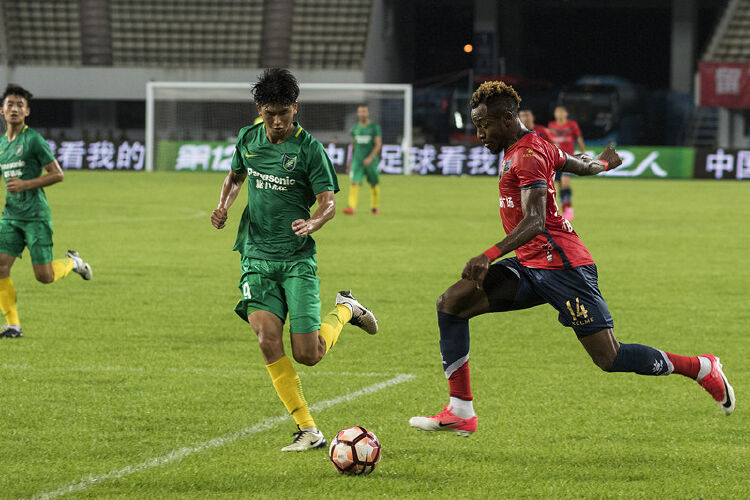 关于绿城坚决拼搏，与深圳佳兆业赛场对抗的信息