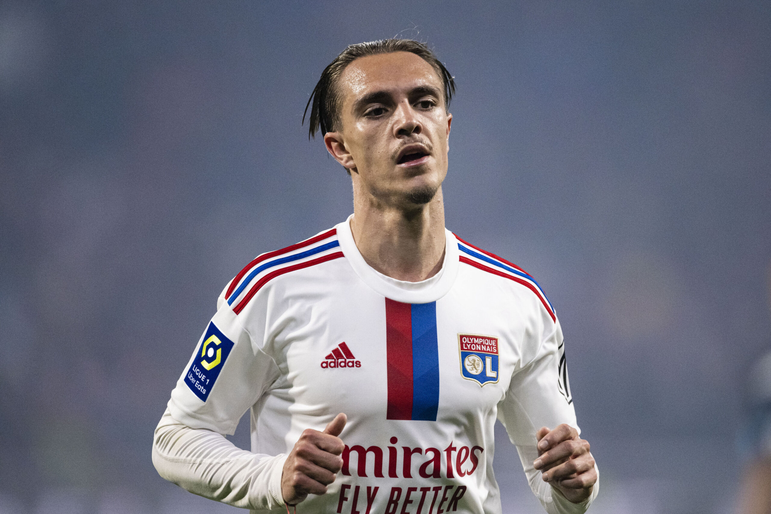 包含里昂迎战梅斯，双方实力对比势均力敌的词条