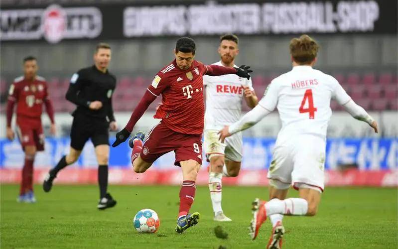 关于拜仁慕尼黑被巴黎圣日耳曼击败，遭遇挫折的信息