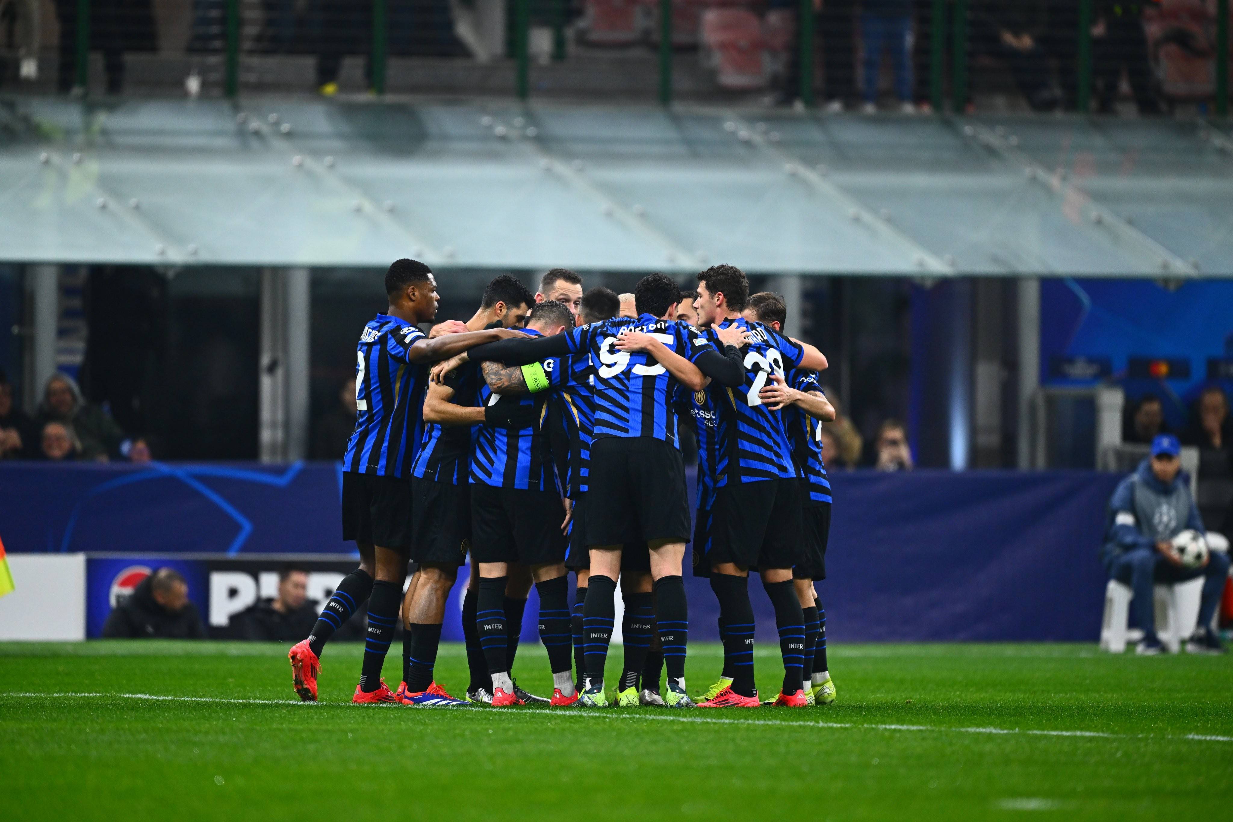 多特蒙德主场大胜国际米兰,豪取欧冠小组首胜 多特蒙德主场大胜国际米兰,豪取欧冠小组首胜