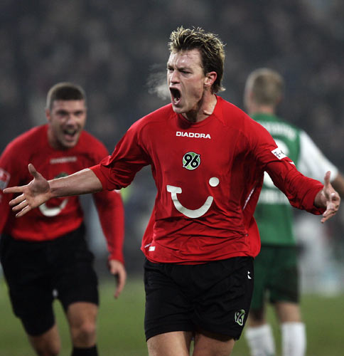 沃尔夫斯堡胜过汉诺威，收获三分冲刺前三的简单介绍