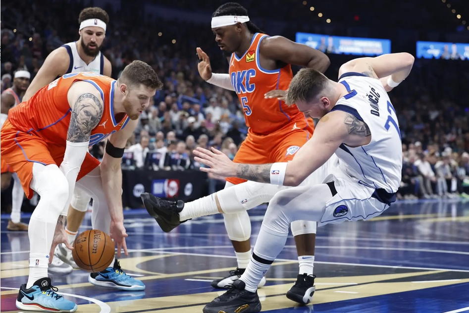 紧张而激烈的对抗,看谁能在赛场上闪耀光芒? 紧张而激烈的对抗,看谁能在赛场上闪耀光芒?