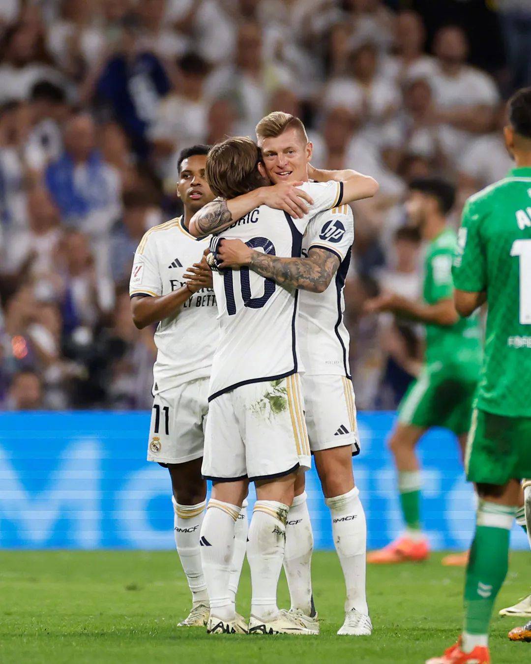 包含贝西克塔斯迎战拜仁慕尼黑，期待胜利之夜的词条