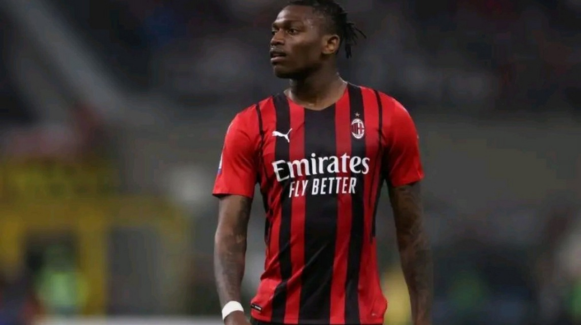 包含国际米兰遭遇前所未有的低谷，四连败令球迷担忧的词条