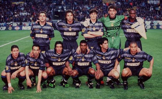 包含国际米兰遭遇前所未有的低谷，四连败令球迷担忧的词条