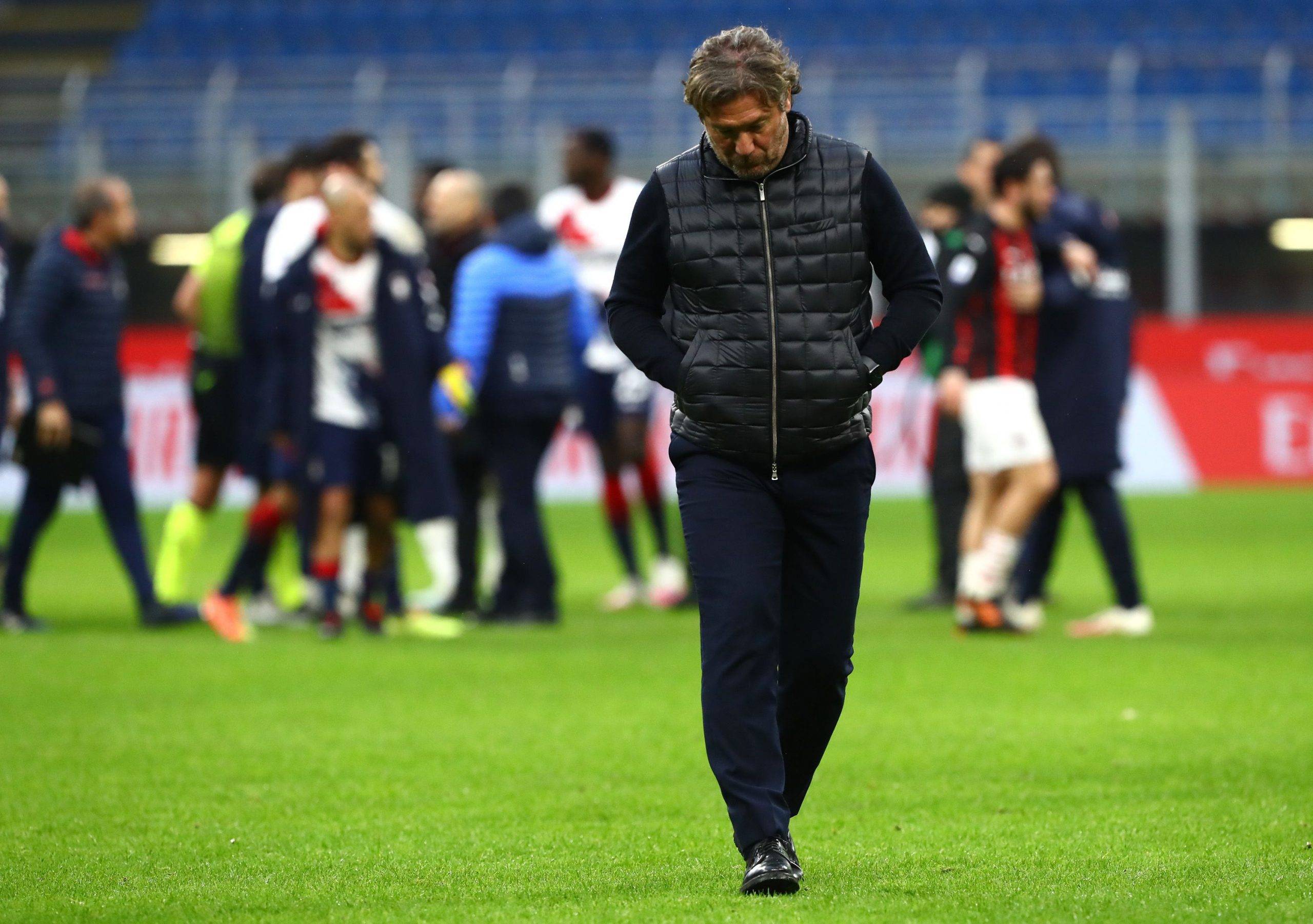 包含贝内文托客场大胜克罗托内，结束连败的词条