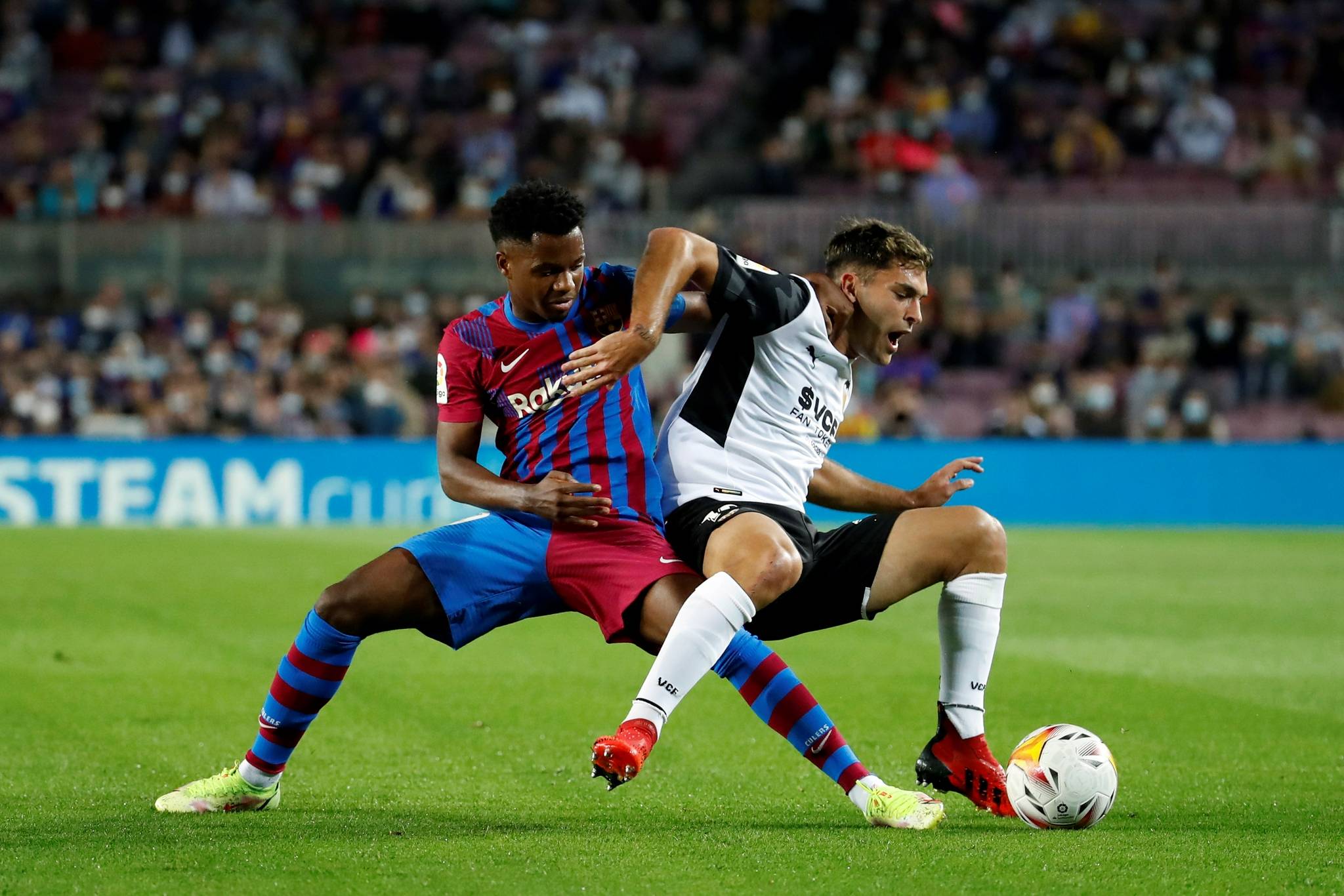 巴塞罗那主场大胜瓦伦西亚,取得联赛连胜 巴塞罗那主场大胜瓦伦西亚,取得联赛连胜