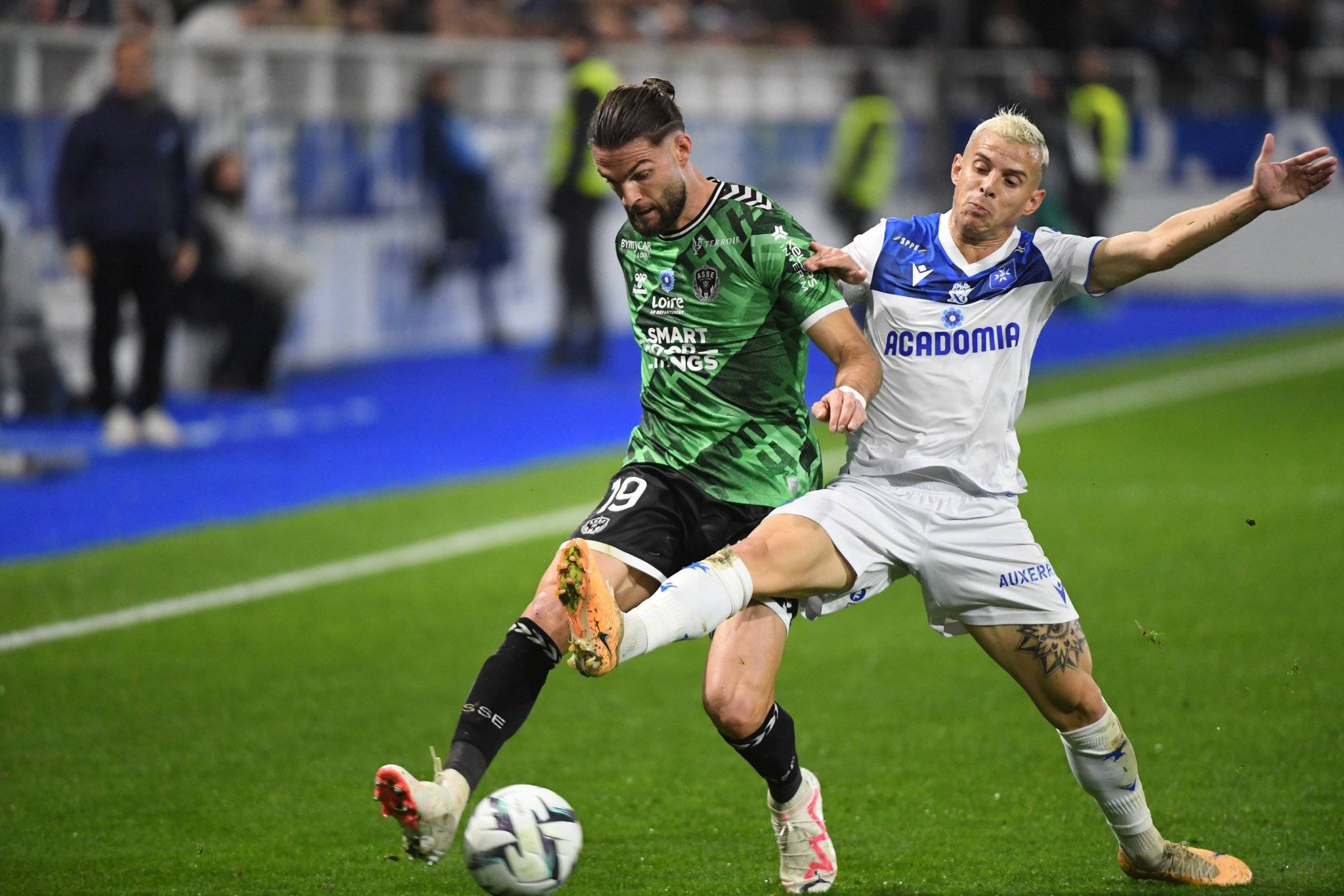 包含斯特拉斯堡阻止了马赛的连胜势头，法甲角逐升温的词条