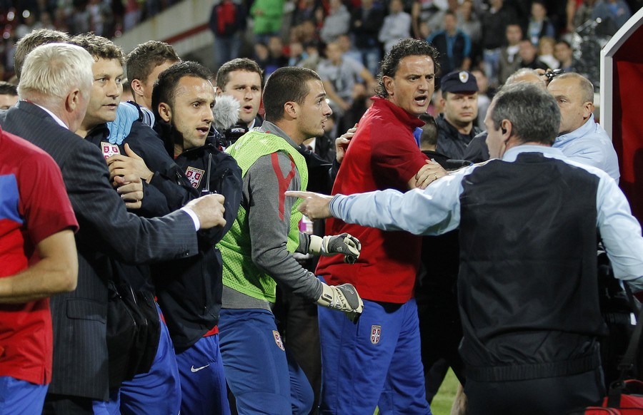 欧足联新规定出炉，球员代表团体抗议的简单介绍