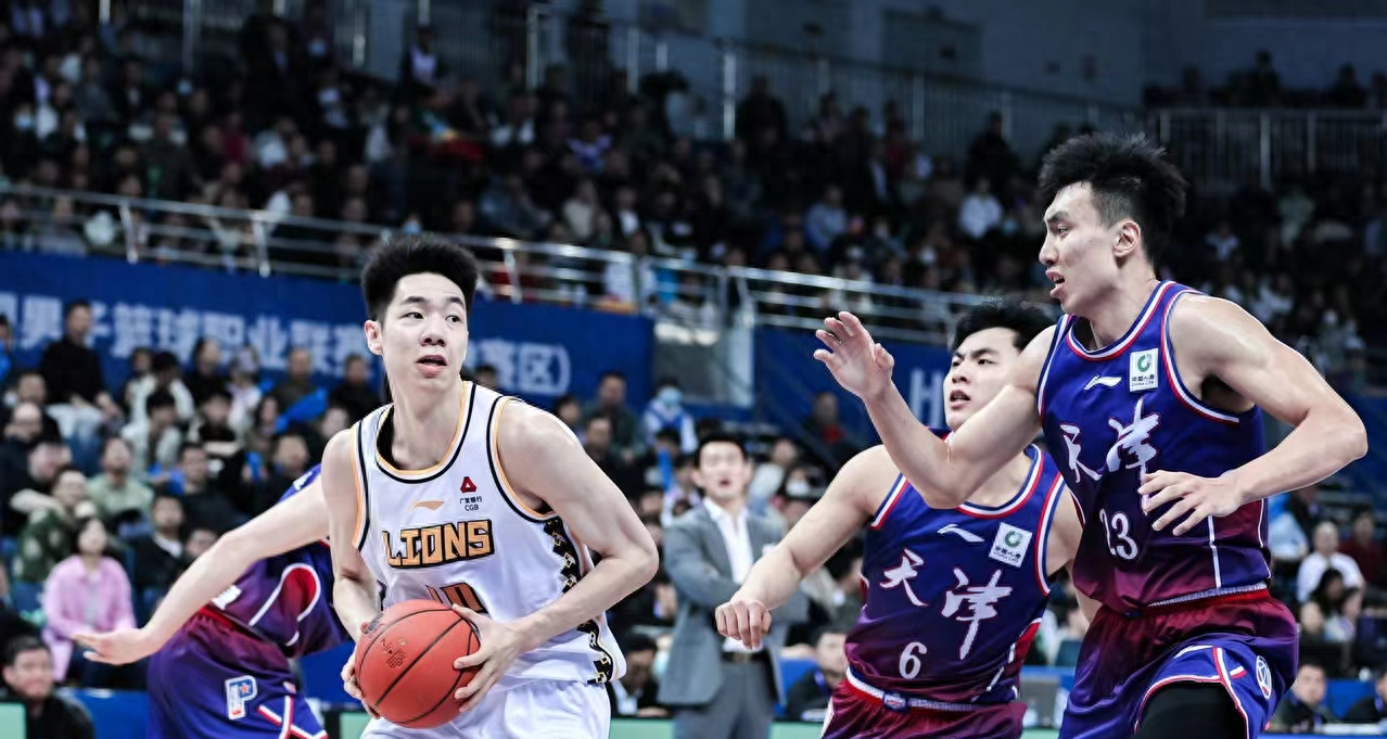 广厦队主场告捷，晋级季后赛因势逐鹿的简单介绍