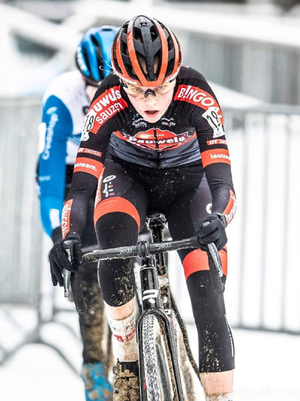 荷兰运动员勇夺自行车比赛冠军