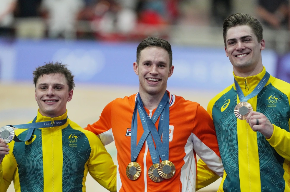 荷兰运动员勇夺自行车比赛冠军