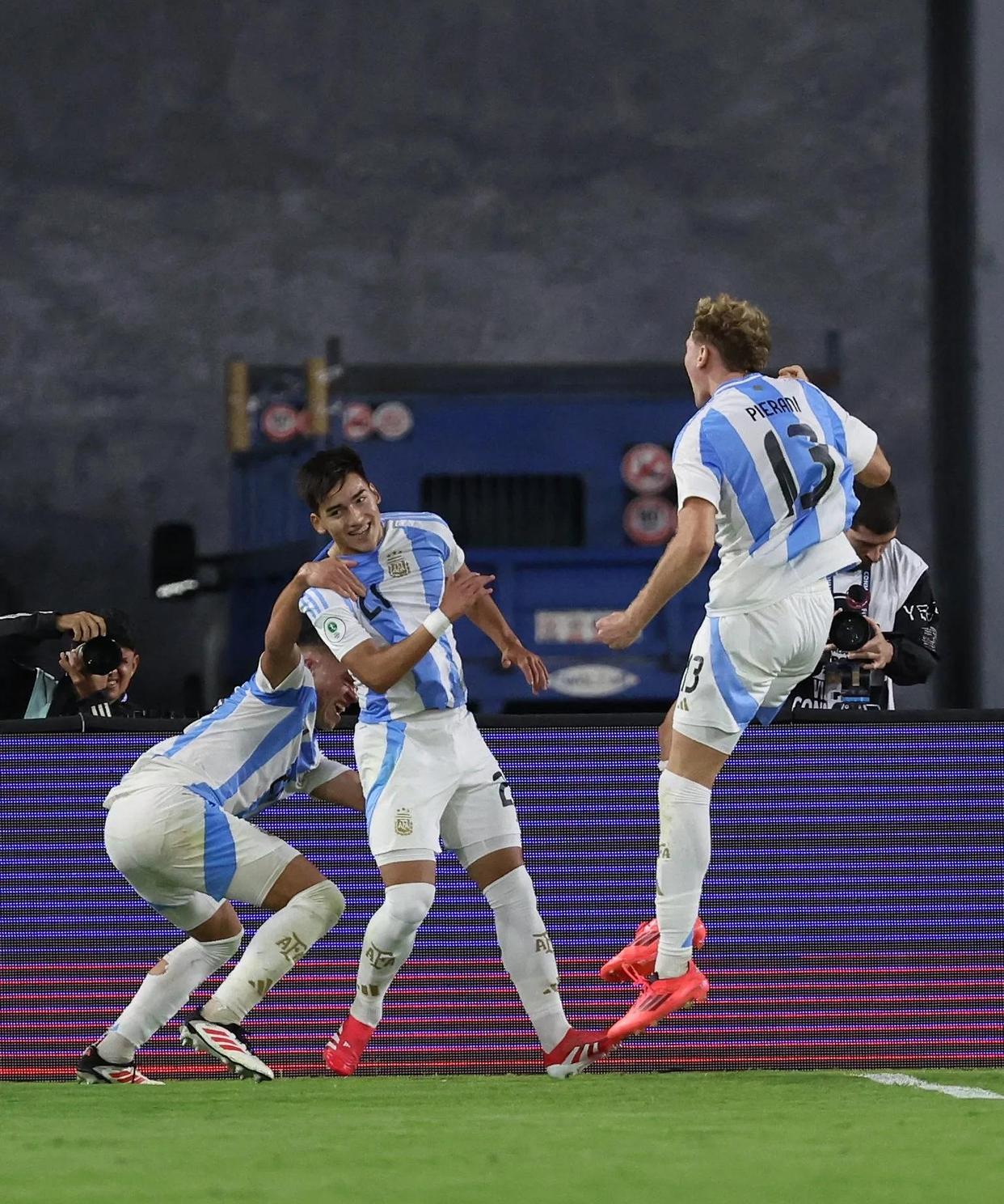 南美球员联赛表现抢眼,成为关注焦点 南美球员联赛表现抢眼,成为关注焦点