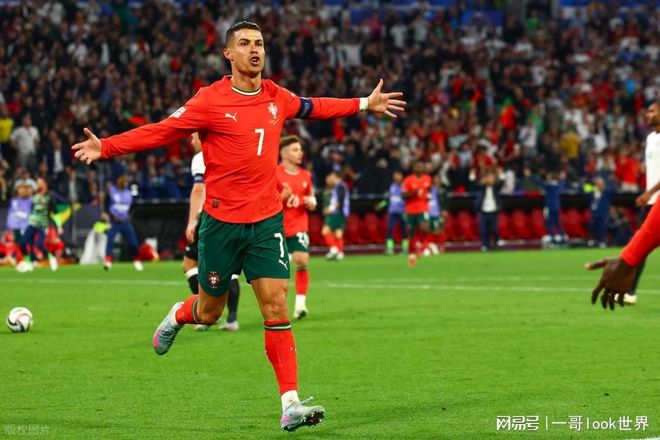 汉堡球星五项佳绩，德国联赛战局诡异多变的简单介绍