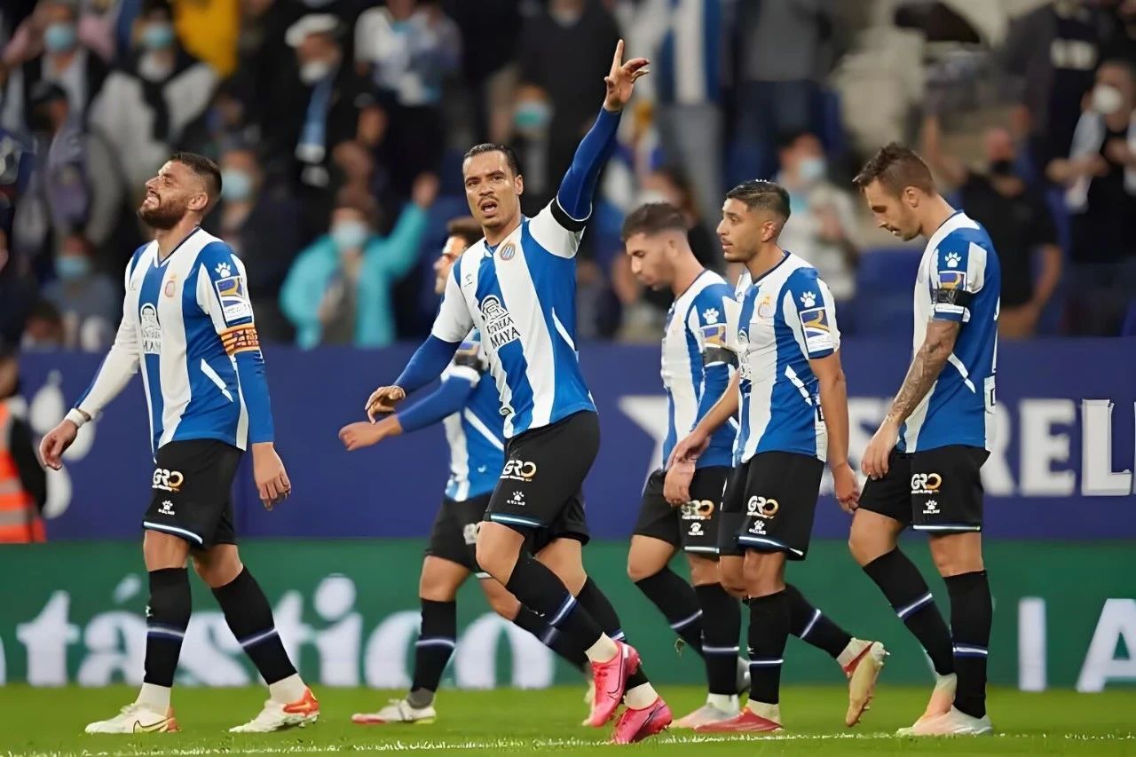 比利亚雷亚尔客场胜算大增，继续紧追领头羊的简单介绍