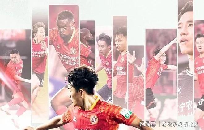 联赛中球员们展现出激烈竞争态势