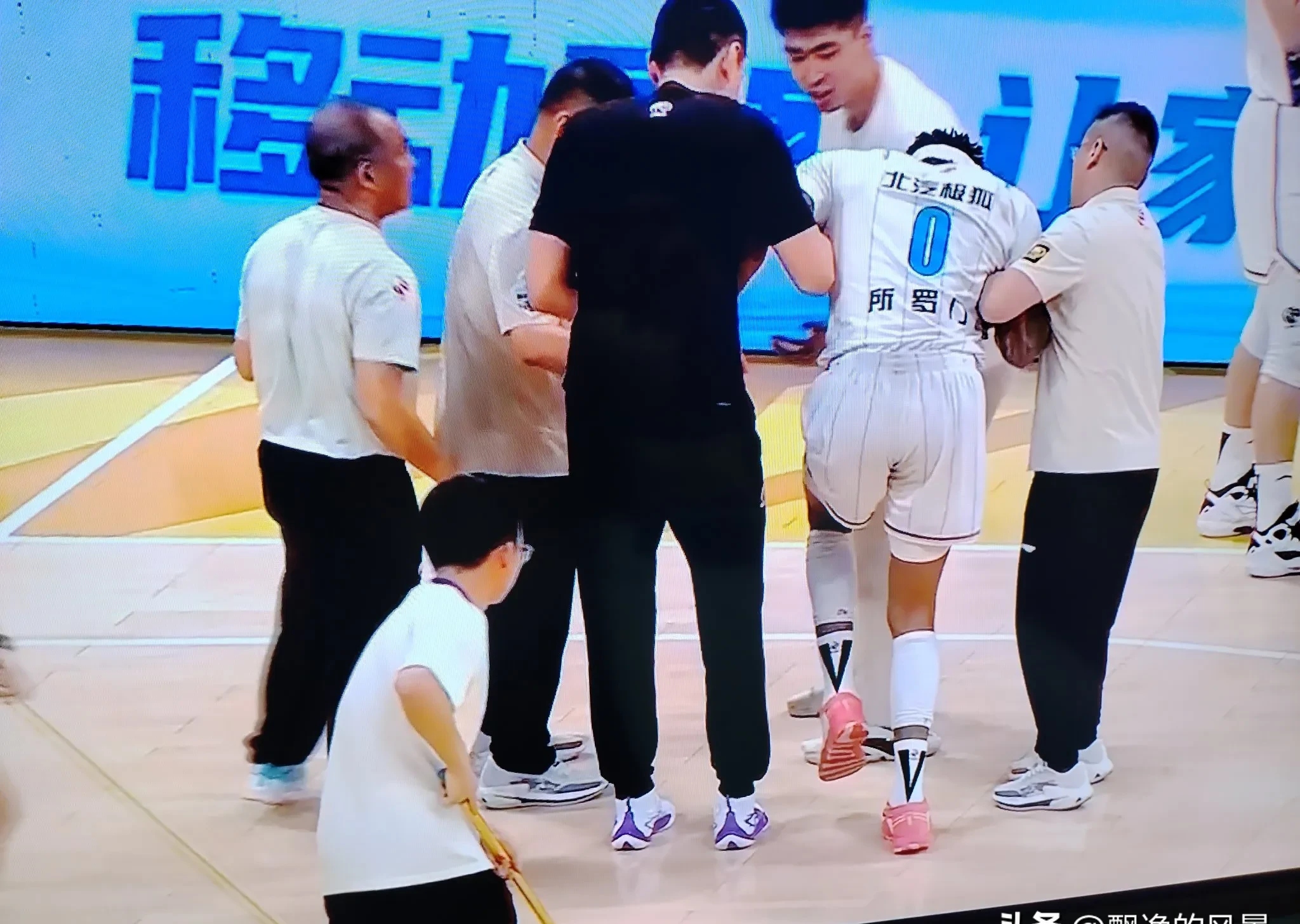 关于江西男篮艰难战胜对手,展现拼搏精神的信息 关于江西男篮艰难战胜对手,展现拼搏精神的信息