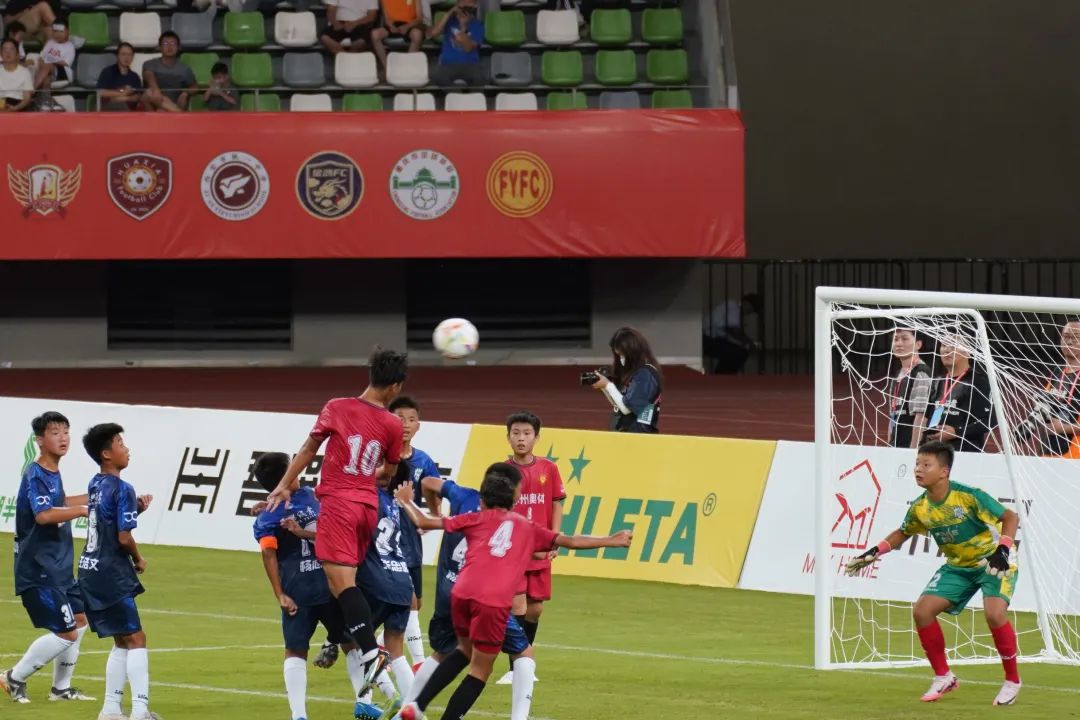 足球风暴袭来!国际赛场激情澎湃 足球风暴袭来!国际赛场激情澎湃