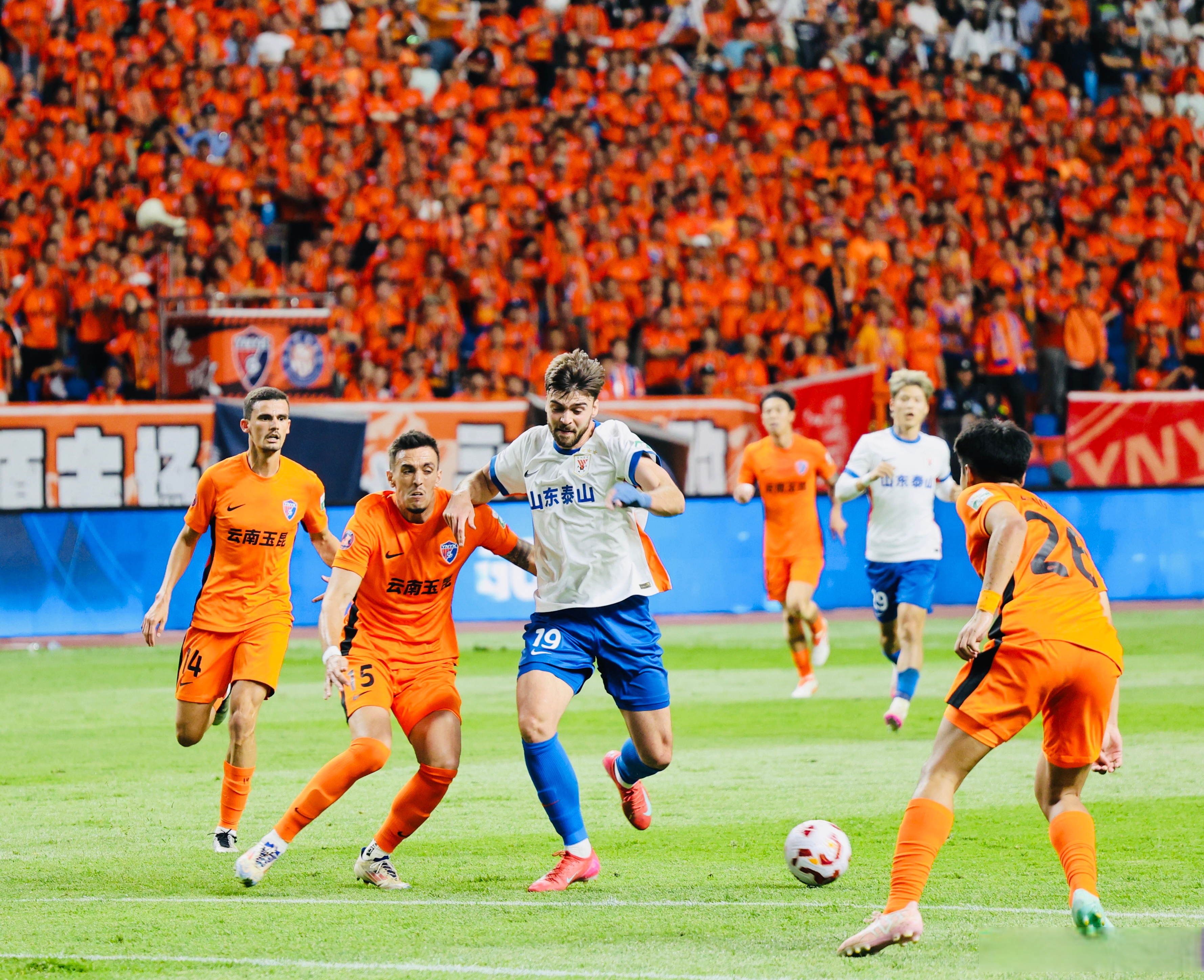 主场球队战胜对手,晋级半决赛 主场球队战胜对手,晋级半决赛