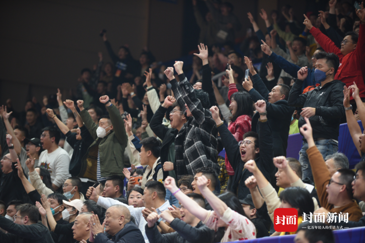 包含宁波与深圳将在球场上争夺胜利的词条