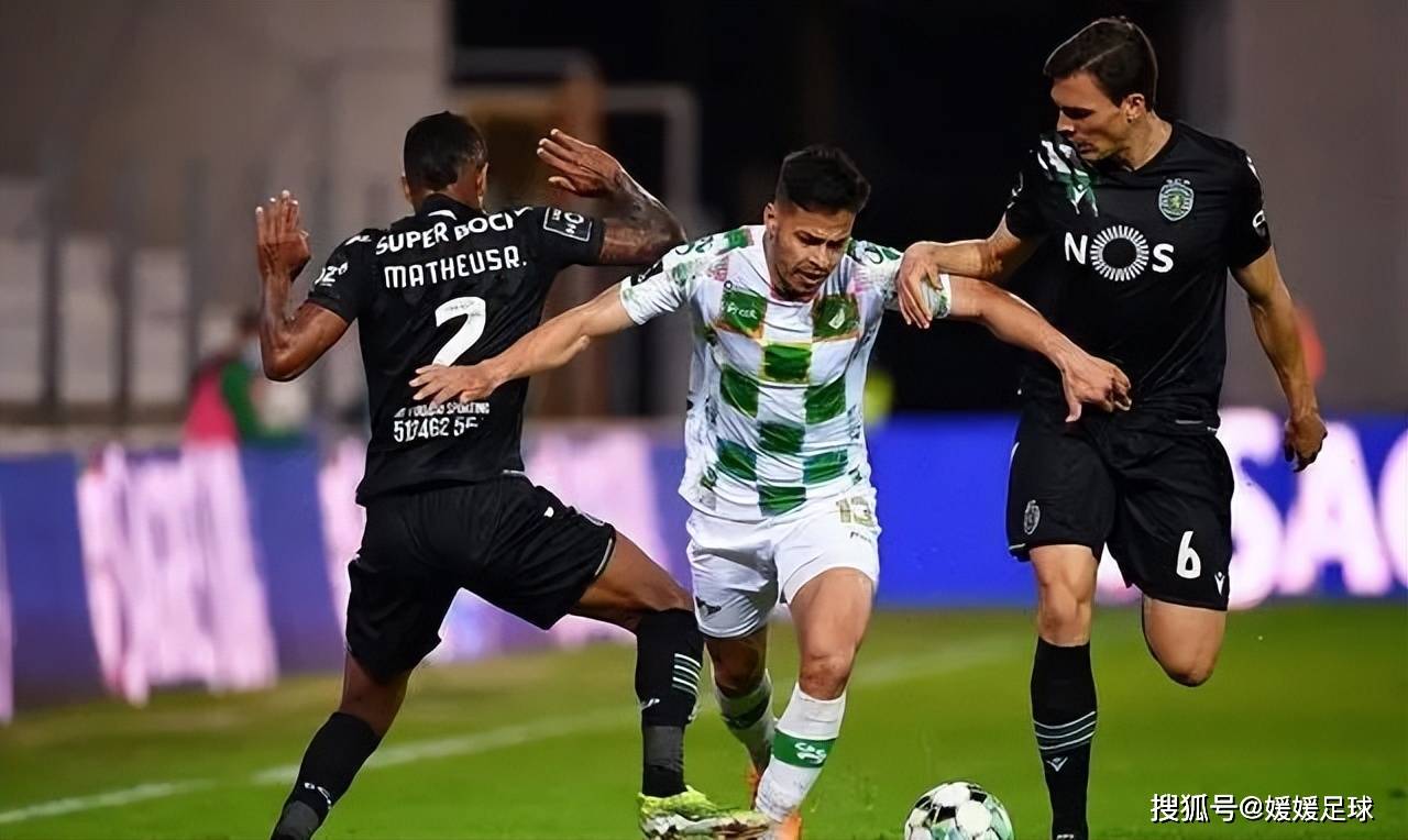 包含沃尔夫斯堡主场大胜法兰克福，重回榜首的词条