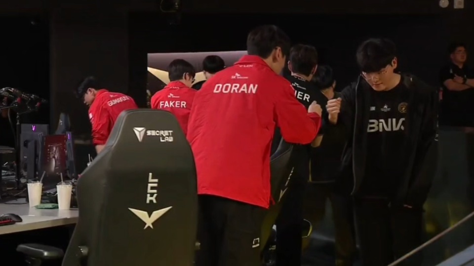 DK轻取V5，Uzi团战一打五八强赛3:2（柏林）