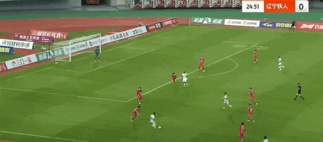 抵御对手猛烈进攻，球队奏响胜利号角