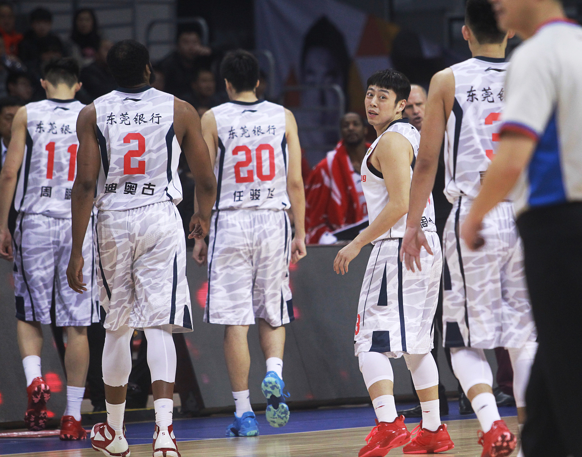 球员之间团队合作精神日益增强 球员之间团队合作精神日益增强