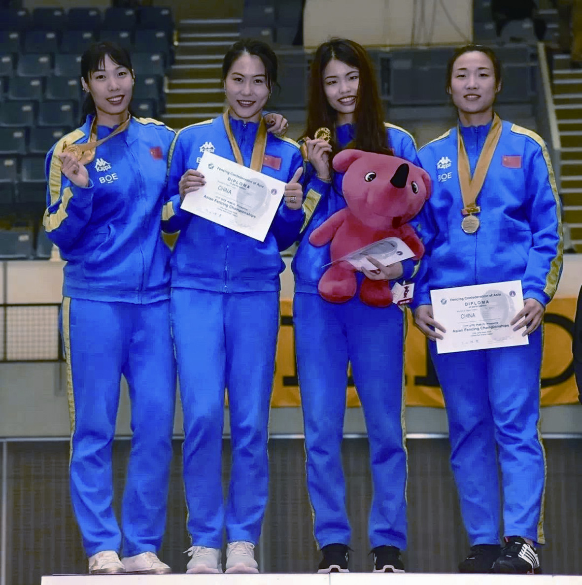 荷兰选手力克对手,夺得女子团体第一名 荷兰选手力克对手,夺得女子团体第一名