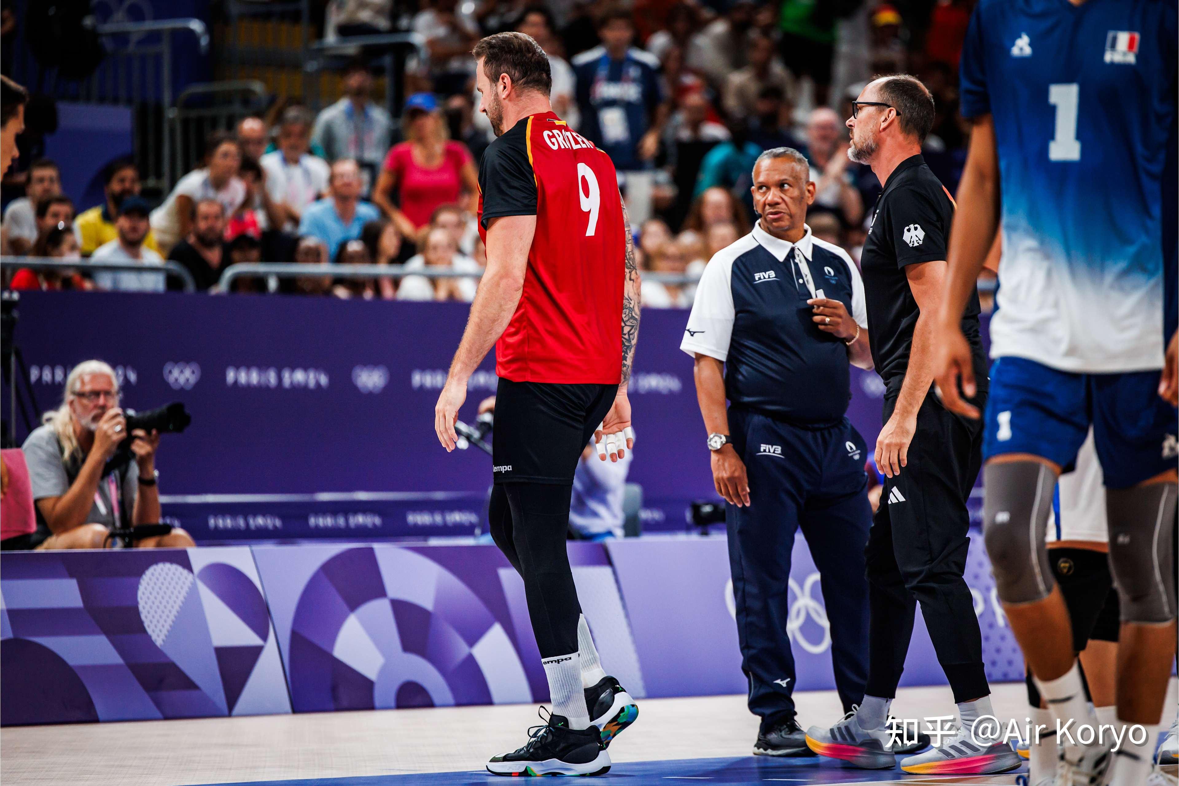 巴黎圣日耳曼险胜德国乒乓球队，莱万送出关键助攻顶尖较量四强赛，强势挺进下一轮的简单介绍