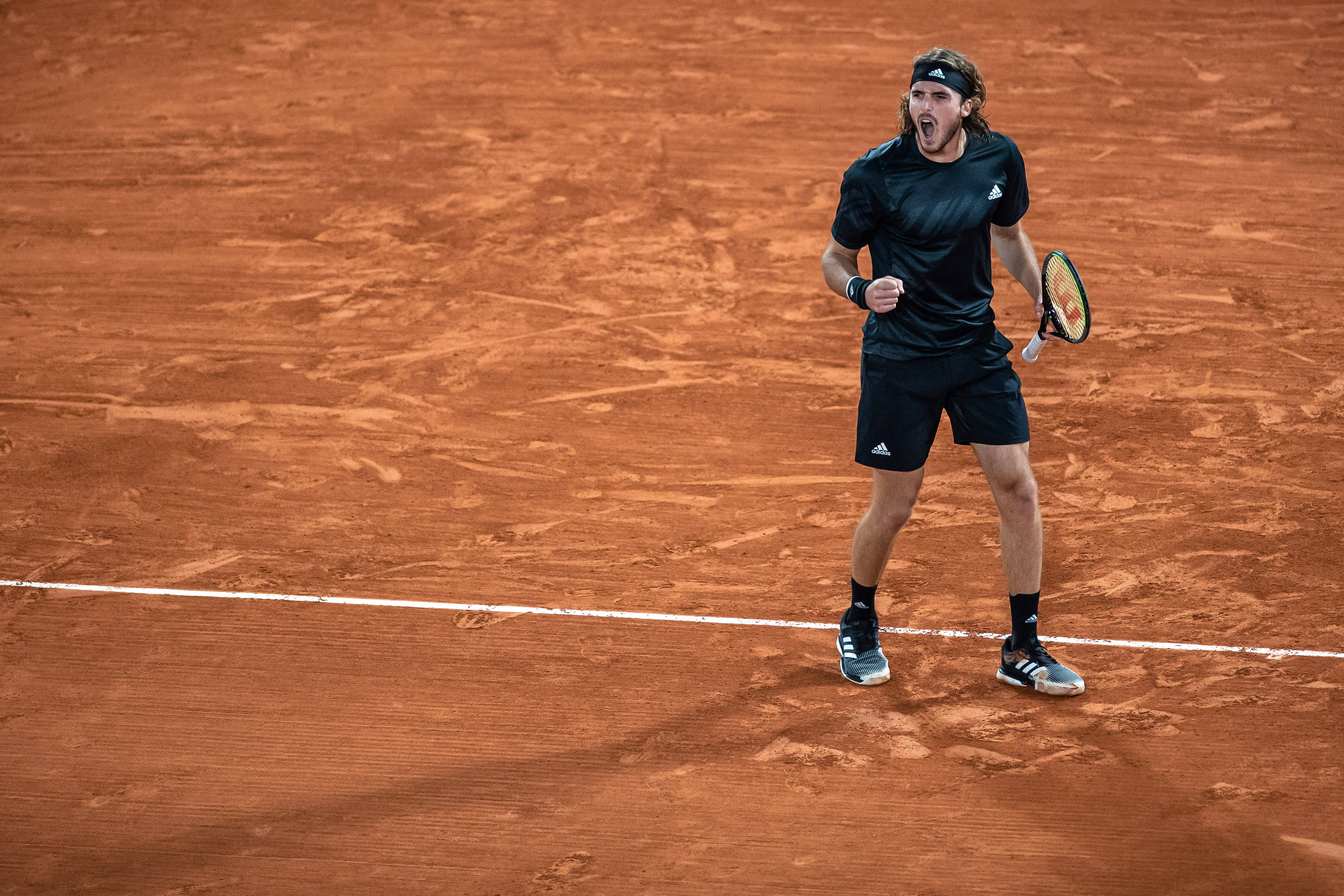 包含意大利网球队翻盘法国网球队，西西帕斯打破历史纪录的词条