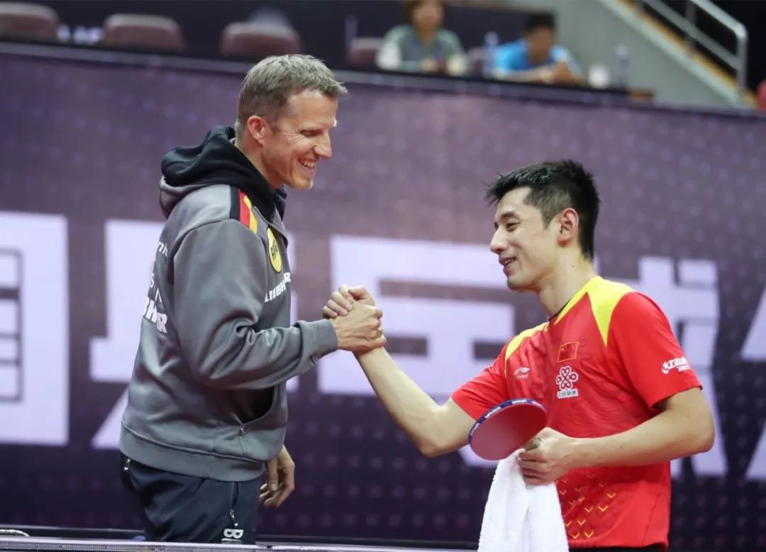 日本队轻取瑞典队,张继科统治全场 日本队轻取瑞典队,张继科统治全场
